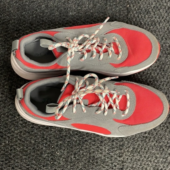 Columbia Pivot Waterproof Hiking Sneakers Shoes Size 9 Gray Red Womens HIking - Picture 2 of 6